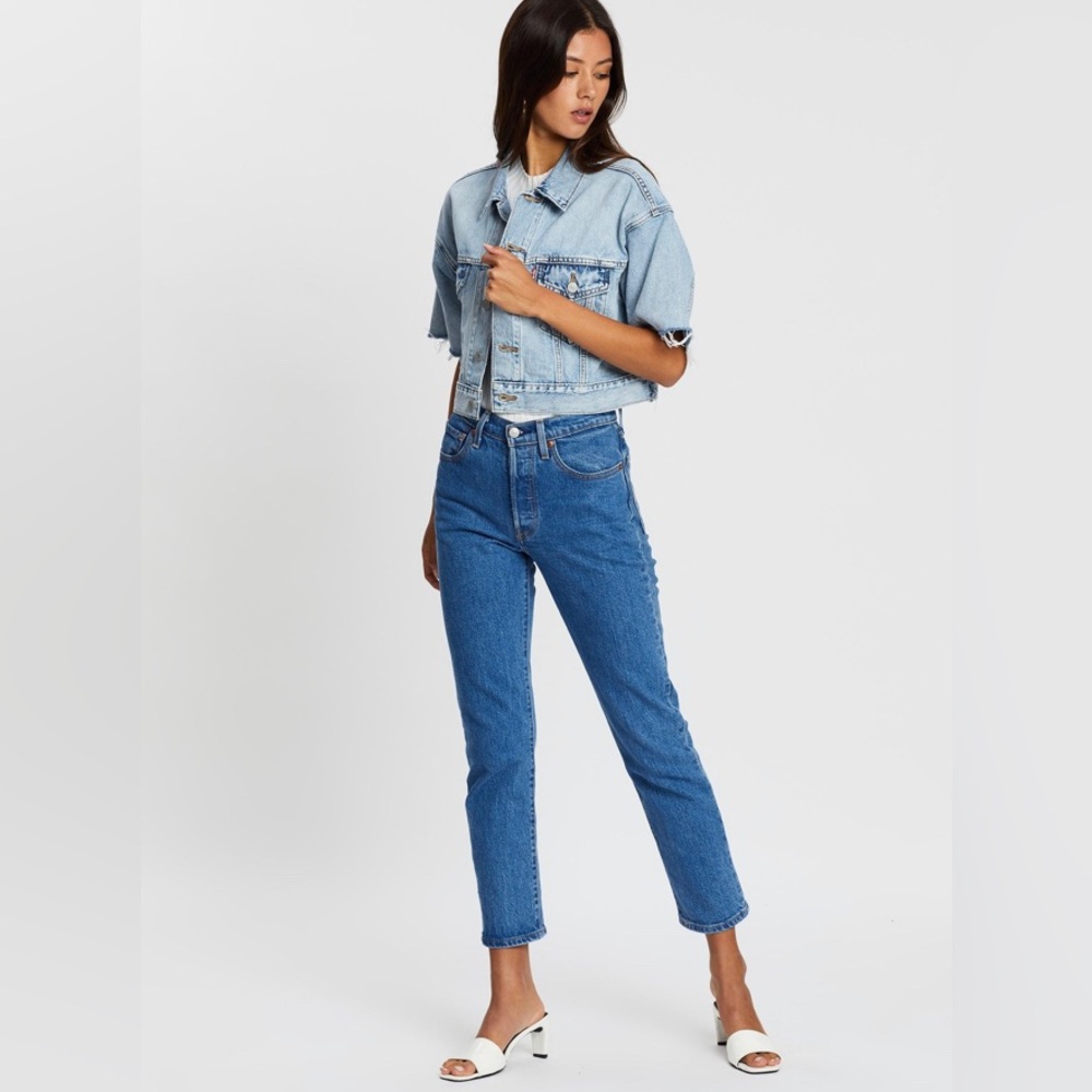 LEVIS Dad Trucker Cropped Denim jacket Light Wash Sz M